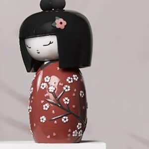 Lladro Kokeshi Doll Rojo. Lifestyle